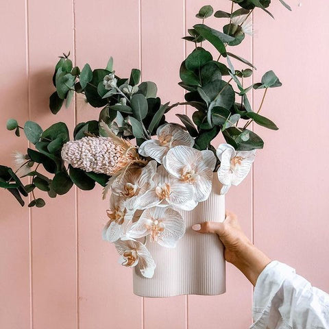 Ribbed Infinity Vase